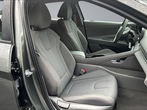 Used 2025 Hyundai Elantra SE FWD image 26