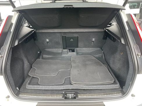 Used 2023 Volvo XC40 B5 Plus AWD/4WD image 29