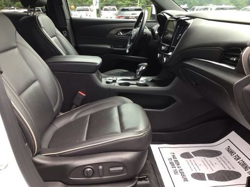 Used 2023 Chevrolet Traverse Premier FWD image 26