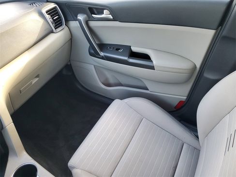 Certified 2020 Kia Sportage LX w/ LX Popular Package image 11