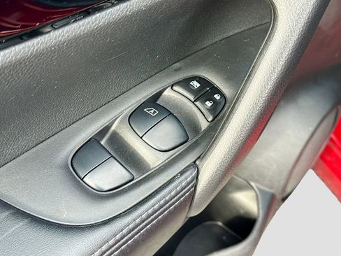 Used 2019 Nissan Rogue Sport SV image 19