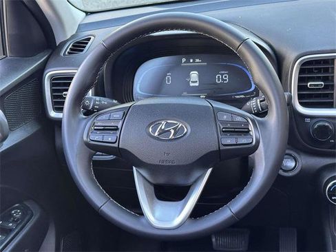 Certified 2024 Hyundai Venue SEL image 18