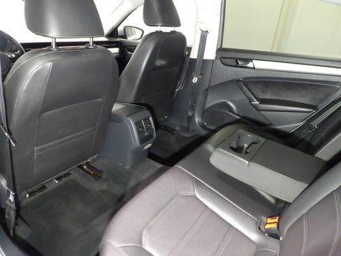 Used 2021 Volkswagen Passat 2.0T SE image 12