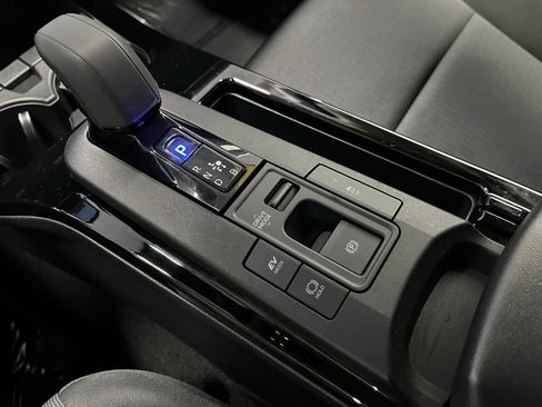 Used 2025 Toyota Prius LE image 7