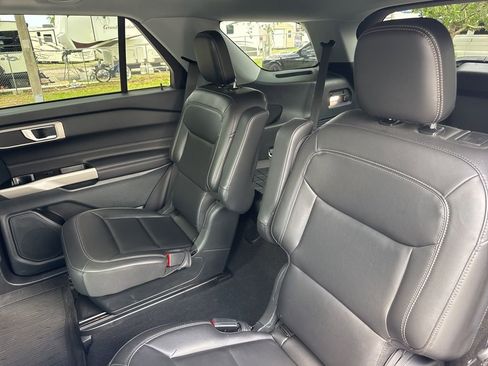 Used 2023 Ford Explorer XLT w/ Equipment Group 202A AWD/4WD image 11