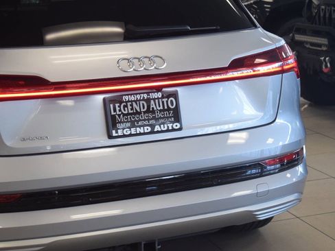 Used 2019 Audi e-tron Prestige w/ Prestige Package AWD/4WD image 29