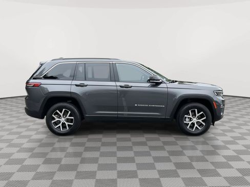 Used 2025 Jeep Grand Cherokee Limited AWD/4WD image 4
