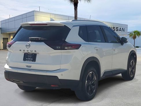 Certified 2026 Nissan Rogue SV w/ SV Premium Package FWD image 7