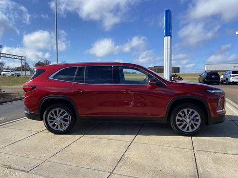 Used 2025 Buick Enclave Preferred w/ Power Package image 12