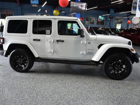 Used 2024 Jeep Wrangler Unlimited Sahara w/ Safety Group AWD/4WD image 2