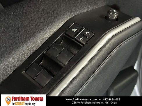 Used 2025 Toyota Highlander XLE image 21