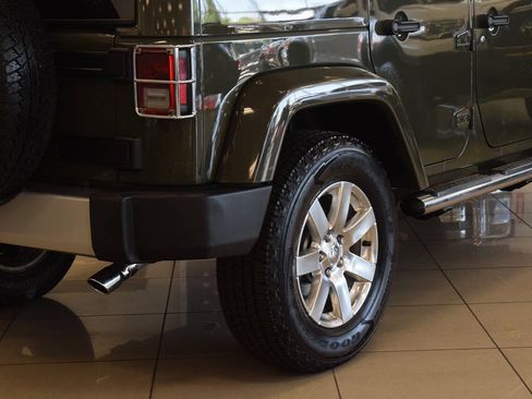 Used 2015 Jeep Wrangler Unlimited Sahara w/ Dual Top Group AWD/4WD image 35