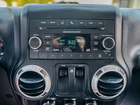 Used 2014 Jeep Wrangler Sahara w/ Connectivity Group AWD/4WD image 27