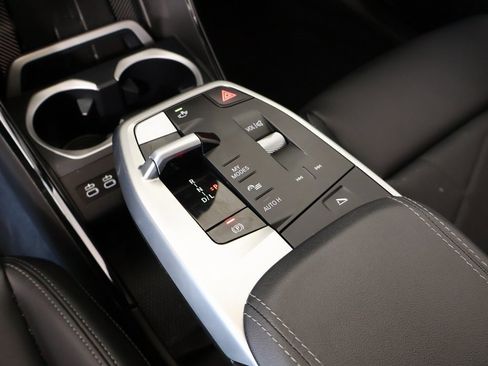 Used 2025 BMW X1 xDrive28i image 9