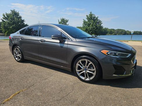 Used 2019 Ford Fusion SEL FWD image 2