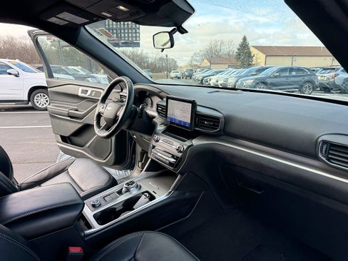 Used 2020 Ford Explorer XLT w/ Equipment Group 202A image 22