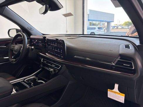 New 2027 Chevrolet Traverse RS w/ LPO, Floor Liner Package FWD image 52