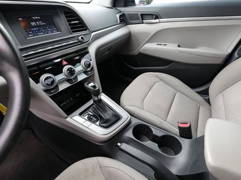 Used 2019 Hyundai Elantra SE FWD image 18