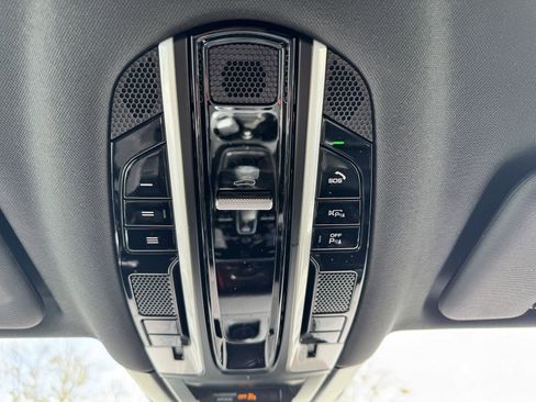 Used 2022 Porsche Cayenne S Platinum image 14