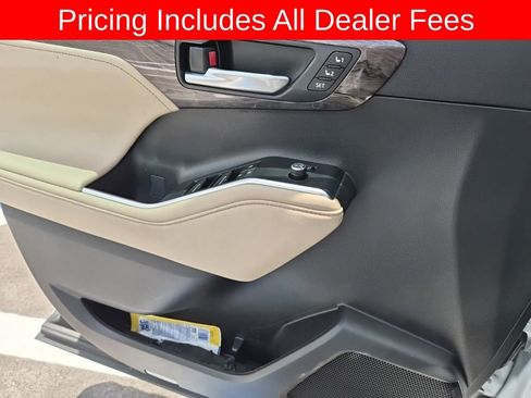 Used 2023 Toyota Highlander Platinum FWD image 13