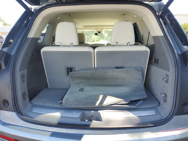 Certified 2024 Cadillac XT6 Premium Luxury w/ LPO, Premium Carpet Package FWD image 27