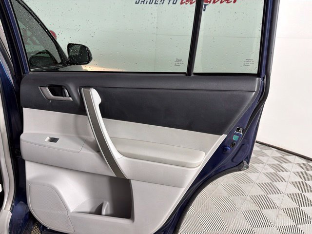 Used 2013 Toyota Highlander SE FWD image 38