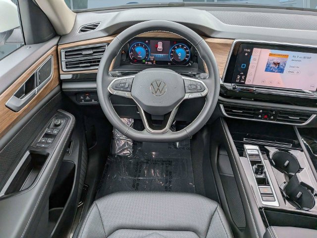 New 2026 Volkswagen Atlas SE FWD image 17