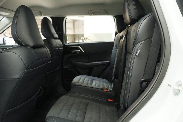 New 2026 Mitsubishi Outlander SE FWD image 24