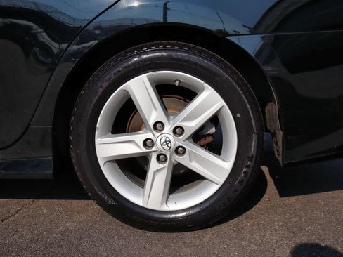 Used 2014 Toyota Camry SE w/ Moonroof Package FWD image 62