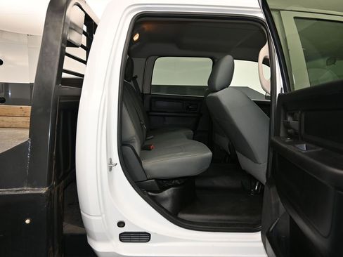 Used 2018 RAM 3500 Tradesman w/ Chrome Appearance Group image 14