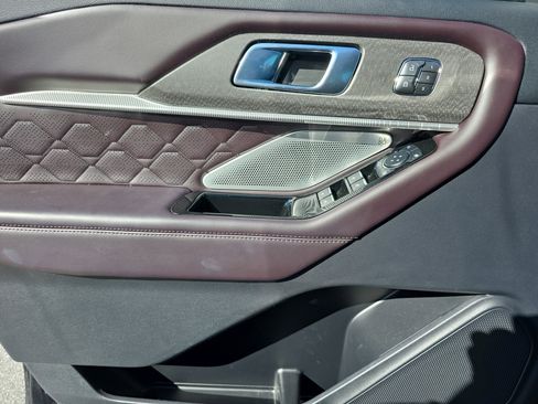 Used 2025 Ford Explorer Platinum w/ Ultimate Package image 26