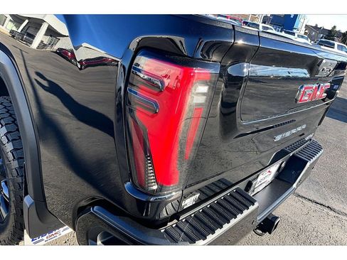 Used 2024 GMC Sierra 2500 AT4 w/ AT4 Premium Plus Package image 19