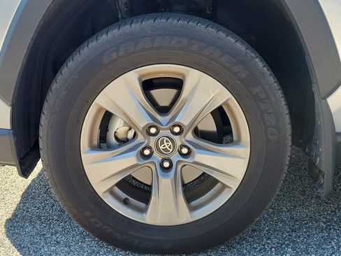Used 2025 Toyota RAV4 XLE FWD image 10