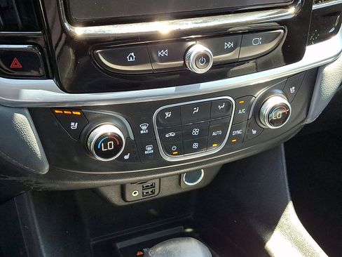 Used 2021 Chevrolet Traverse Premier AWD/4WD image 16