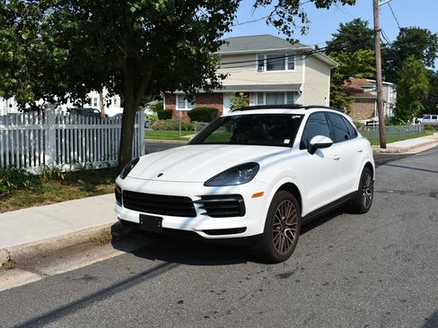 Used 2020 Porsche Cayenne AWD/4WD image 2