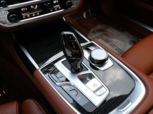 Used 2021 BMW 750i xDrive w/ Luxury Rear Seating Package AWD/4WD image 31
