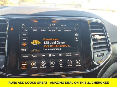 Used 2021 Jeep Grand Cherokee Laredo X image 18