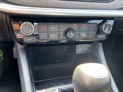 Used 2024 Jeep Compass Latitude AWD/4WD image 15