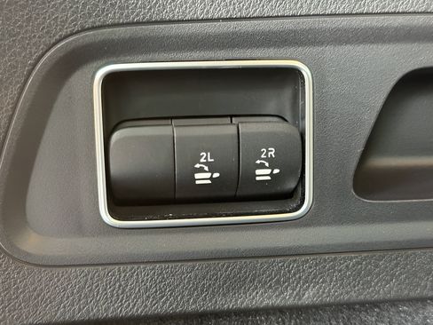 Used 2024 Mercedes-Benz GLS 450 4MATIC image 48