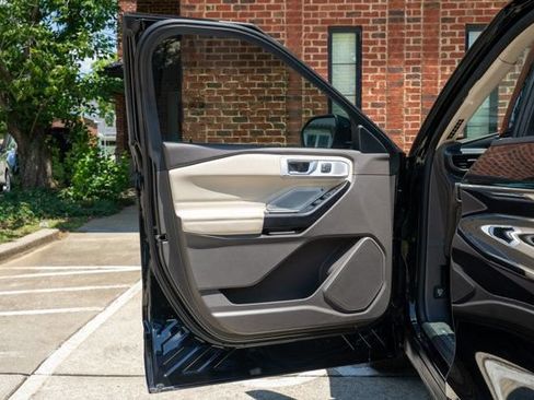 Used 2020 Ford Explorer Platinum w/ Premium Technology Package AWD/4WD image 18