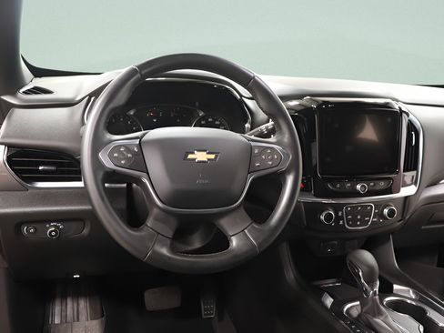 Used 2023 Chevrolet Traverse LT FWD image 7