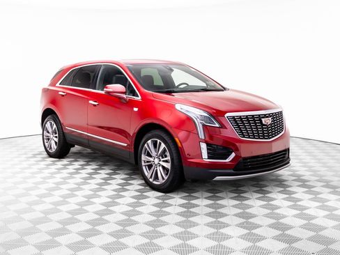 Certified 2025 Cadillac XT5 Premium Luxury w/ Technology Package AWD/4WD image 8