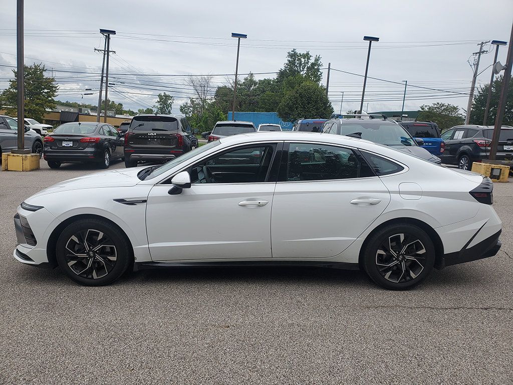 Used 2024 Hyundai Sonata SEL AWD/4WD image 2