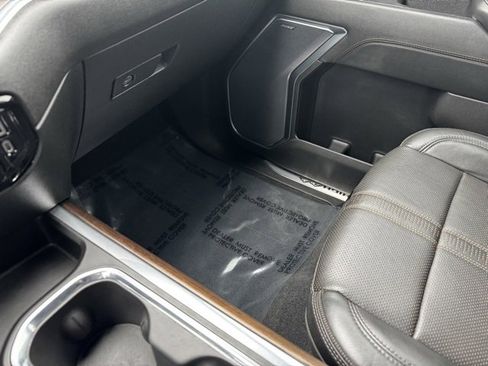 Certified 2022 Chevrolet Silverado 1500 High Country w/ Technology Package image 22