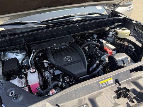 Used 2023 Toyota Highlander LE FWD image 24