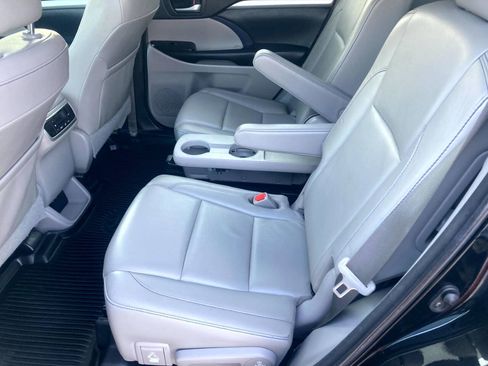 Used 2018 Toyota Highlander XLE w/ Protection Package #3 AWD/4WD image 10