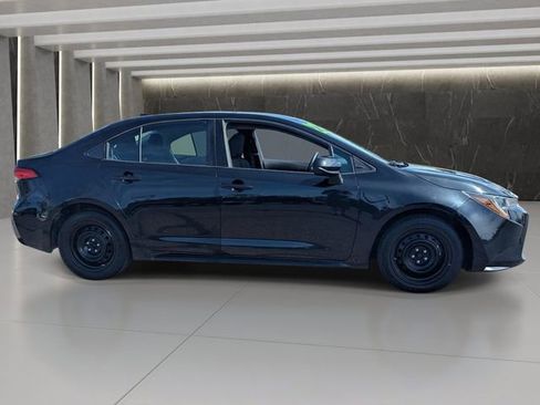 Used 2022 Toyota Corolla LE image 7