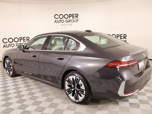 Used 2024 BMW 530i w/ Convenience Package RWD image 24