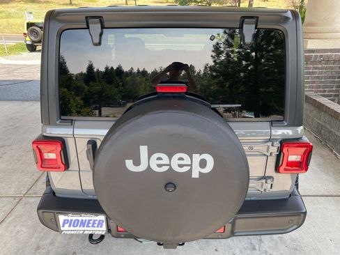 Used 2021 Jeep Wrangler Sport AWD/4WD image 4