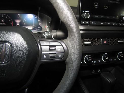 Certified 2025 Honda Accord SE image 19